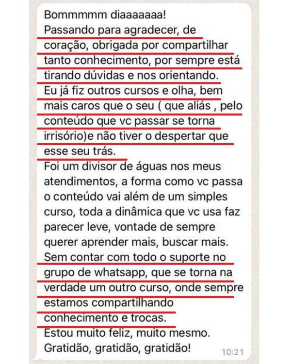 Andrea Faria palestrando em evento